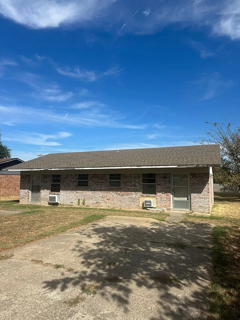 102 Maple Drive Duplex — Photo 1