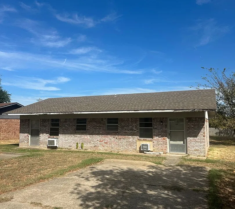 102 Maple Dr