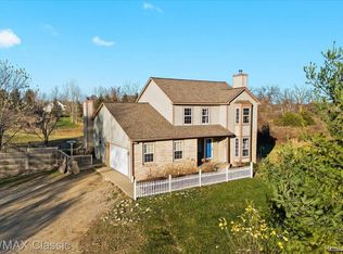 10495 Gordon Rd, Fenton, MI 48430