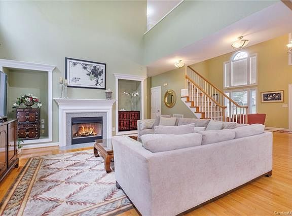 4th image of 2108 Tara Pines Ct