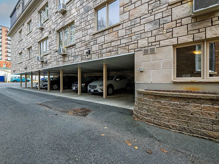 307 Lebreton St S — Photo 8