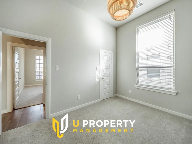 1113 Sheldon Dr — Photo 5