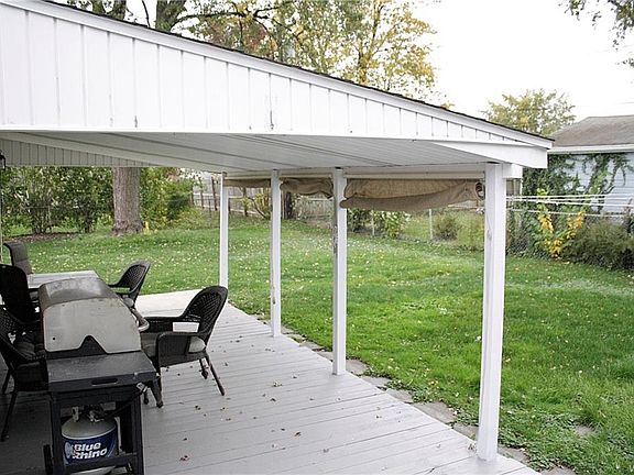 5th image of 122 Canterbury Ln