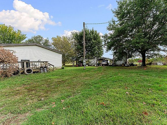 3rd image of 963 Peterson Rd