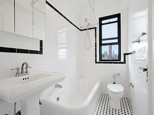 Rented by Sotheby's International Realty | media 6