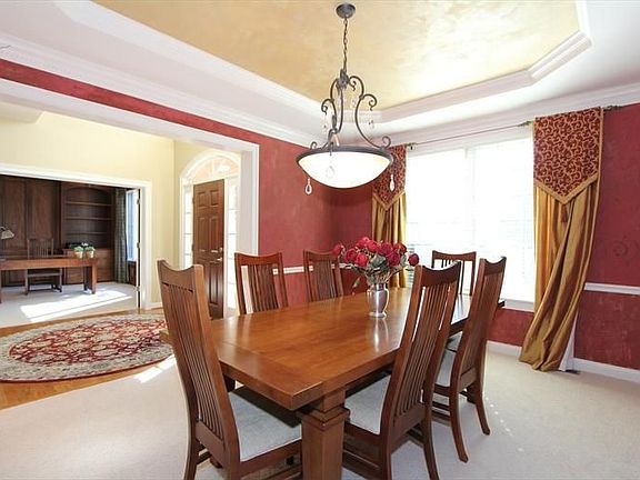 4th image of 870 Eagleview Ct