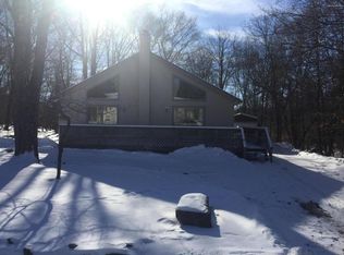 833 Country Place Dr, Tobyhanna, PA
