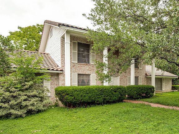 2nd image of 207 Antler Dr