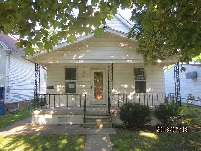 3349 Maple St photo 1