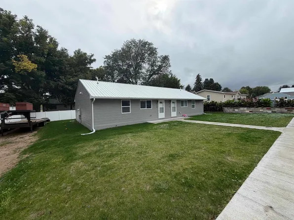 612 E 3rd St, Paxton, NE 69155