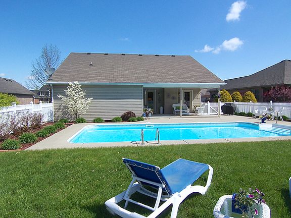 3rd image of 4607 Amelia Dr