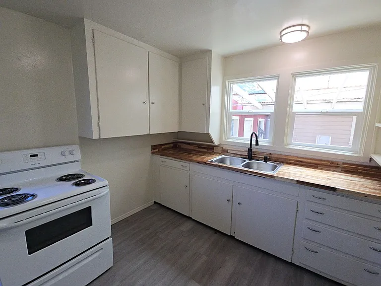 2350 Eye St — Photo 9