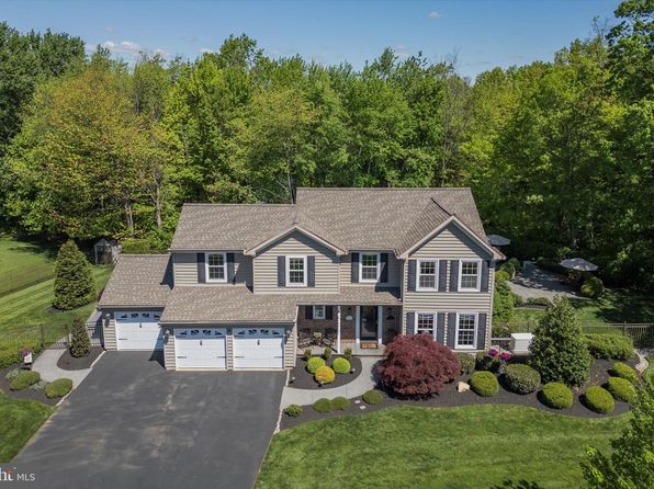 1416 Long Pond Dr, Warrington, PA 18976