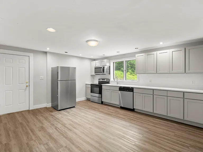 588 N Walnut St #3 — Photo 12
