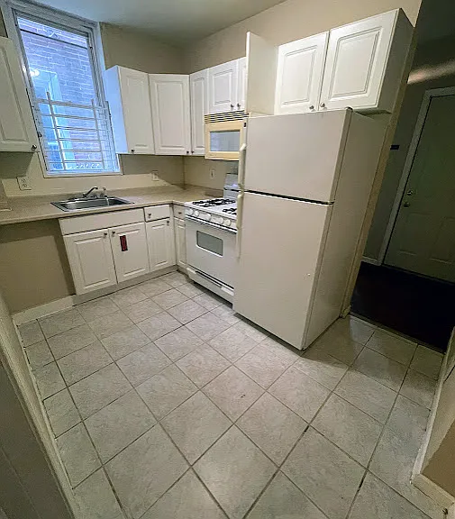 1861 Apt 1 - Kitchen