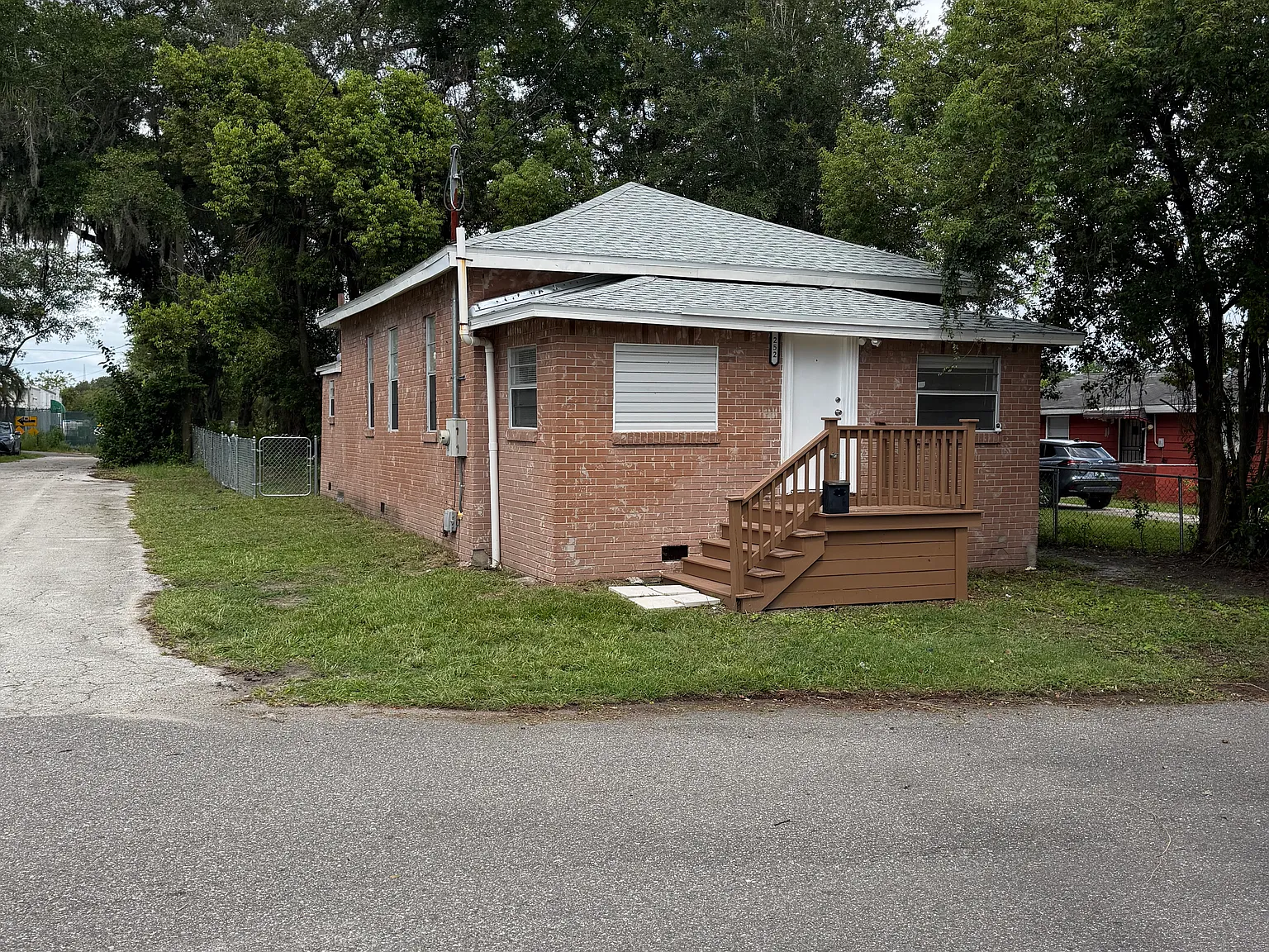 3 bed, 1.5 bath, 792 sqft, $1,350 — Photo 2