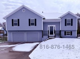 701 SE 10th Ter, Lees Summit, MO 64081