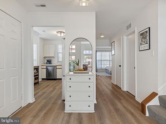 4th image of 921 Windwhisper Ln