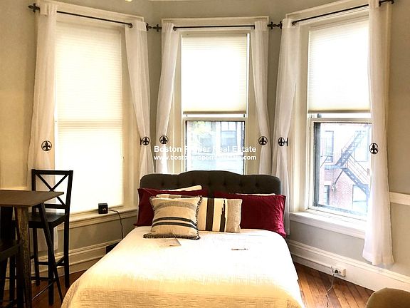 377 Commonwealth #4 Boston Unit Photo 1