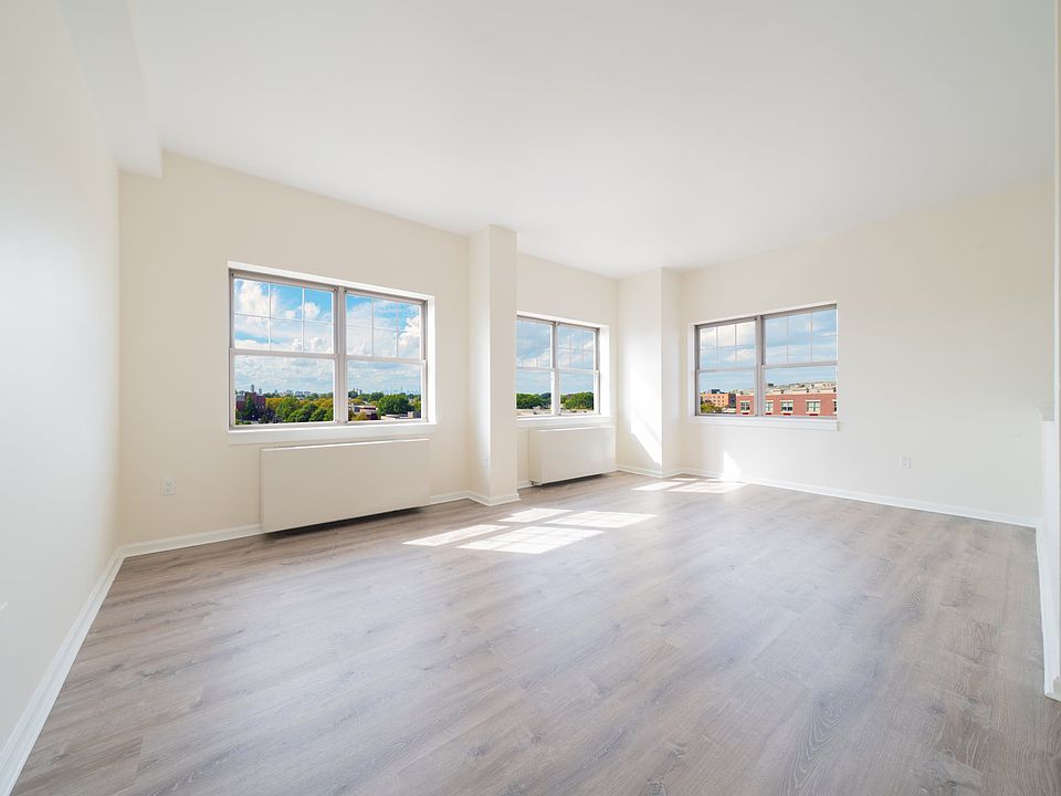 1st image of 7525 153rd St APT 614