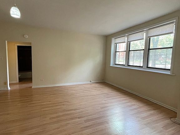 3rd image of 1103 W Barry Ave #Untgw