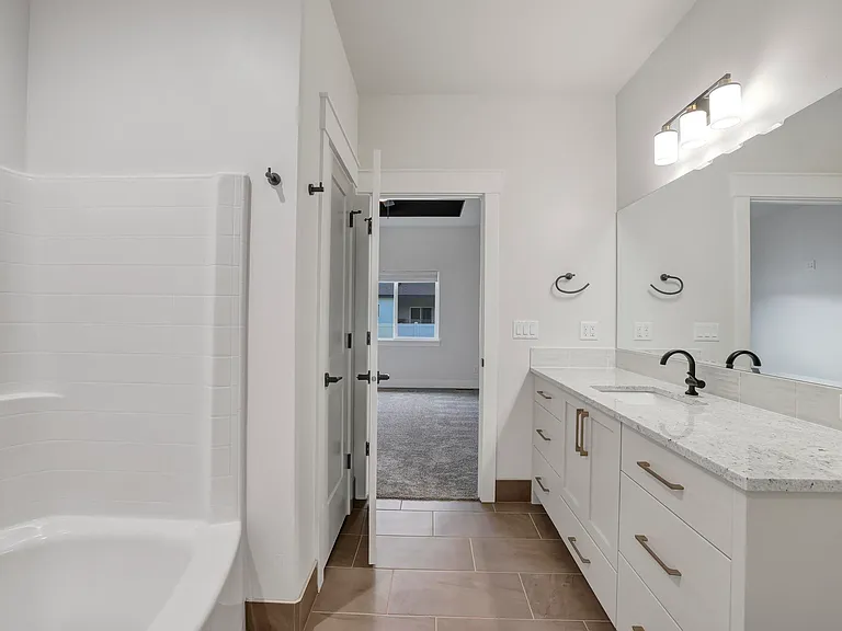 533 Irene St — Photo 23