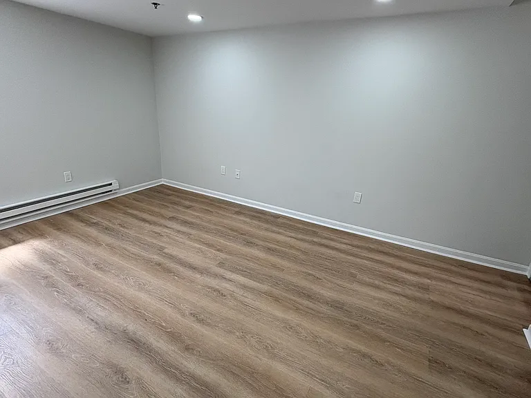 32 Queensberry St #3 — Photo 2