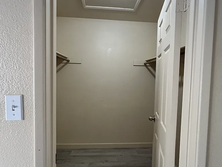 1424 Sylvan Ave — Photo 13