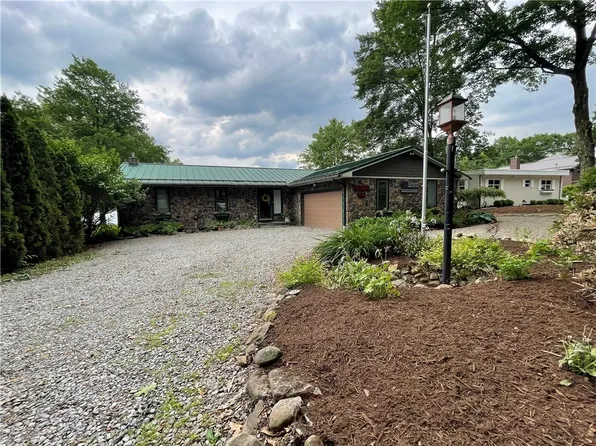 912 Latonka Dr, Mercer, PA 16137