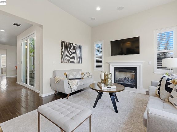4th image of 217 Wimbledon Ct