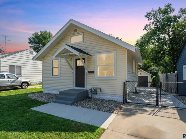 2010 S Center Ave, Sioux Falls, SD 57105