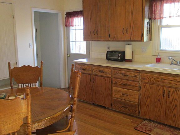 4th image of 1403 Thomes St
