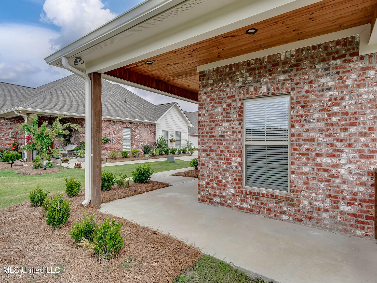 3 bed, 2.0 bath, 2111 sqft, $2,540 — Photo 4