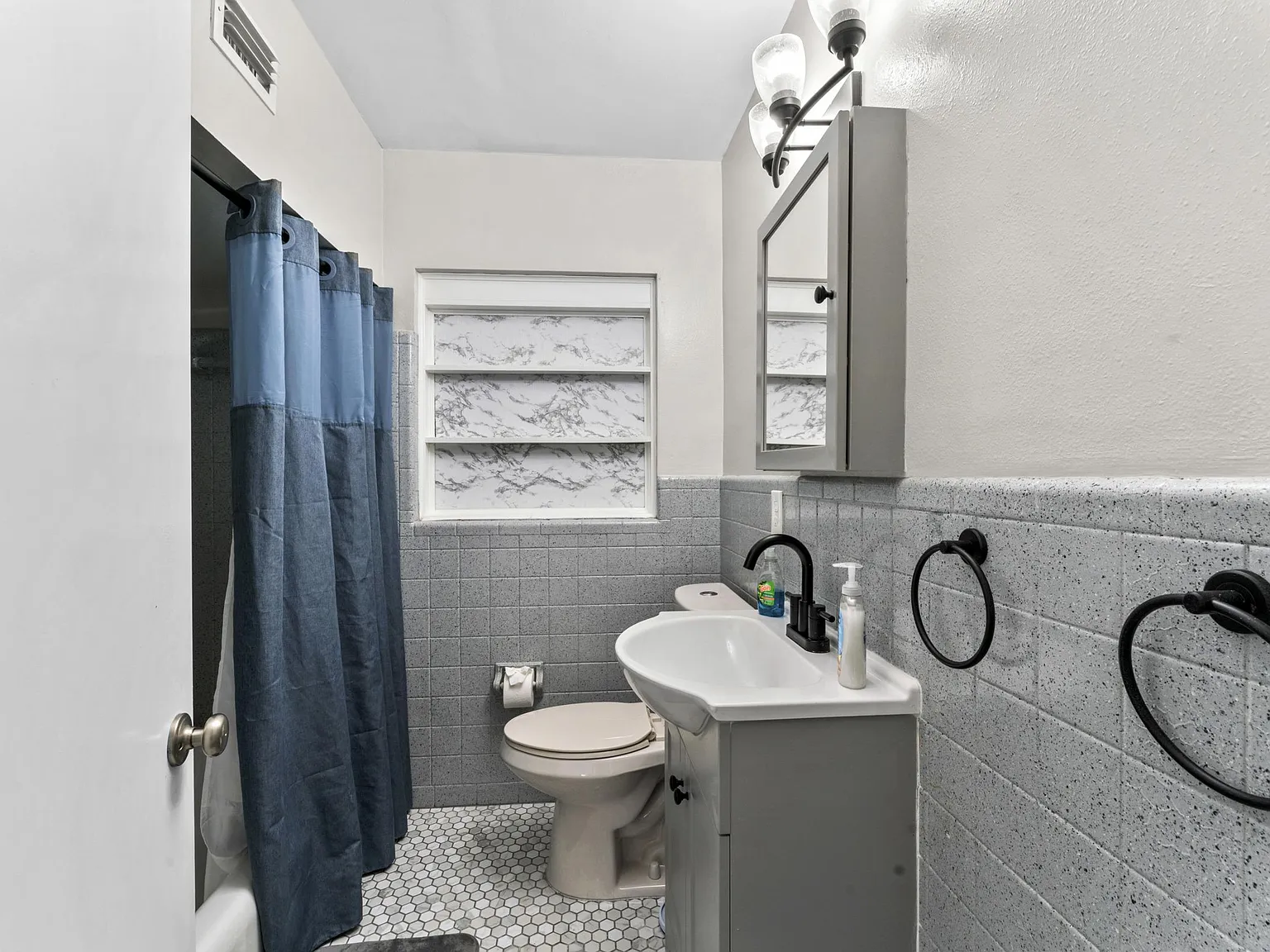 4 bed, 4.0 bath, 2310 sqft, $1,001 — Photo 3