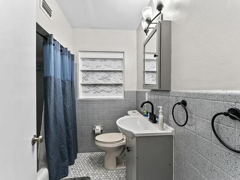E Sadie St — Photo 6