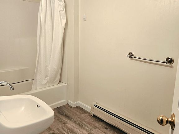 4th image of 8 Fairfield St #1