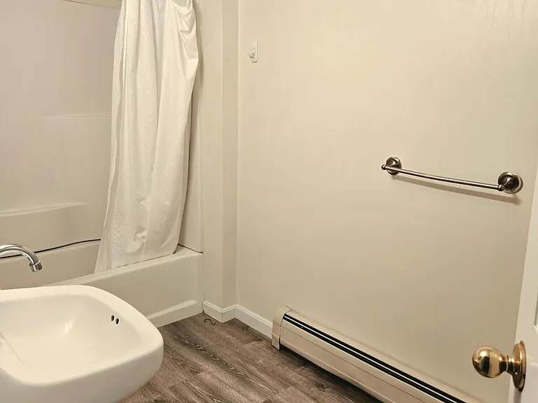 8 Fairfield St #1 — Photo 4