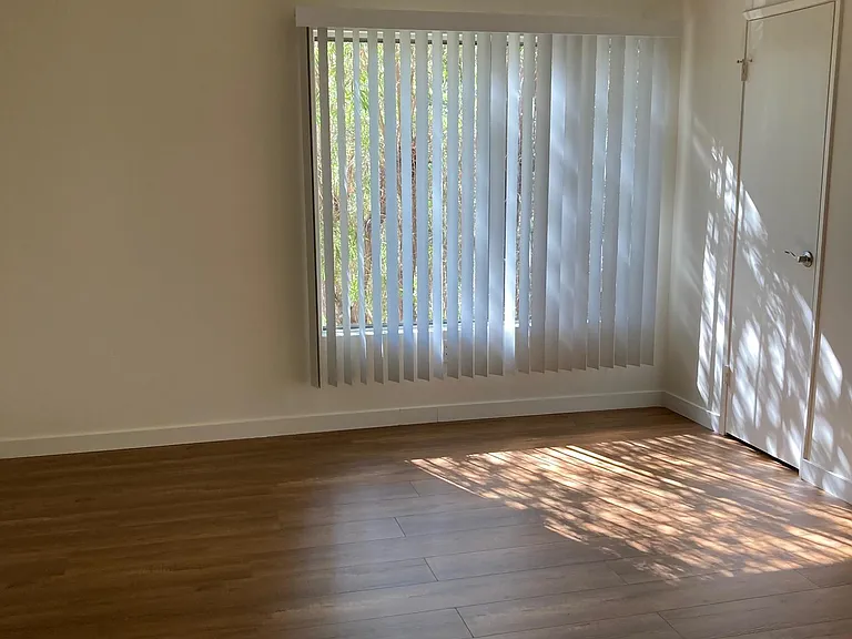 10500 Moorpark St #12 — Photo 7