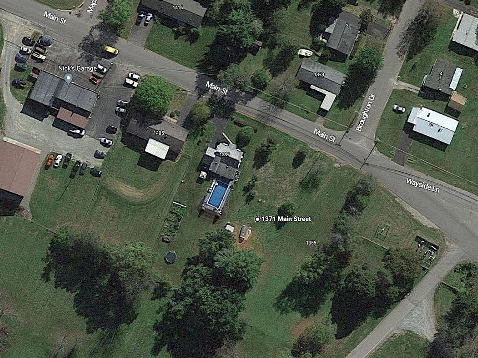 2nd image of 1371 Main St