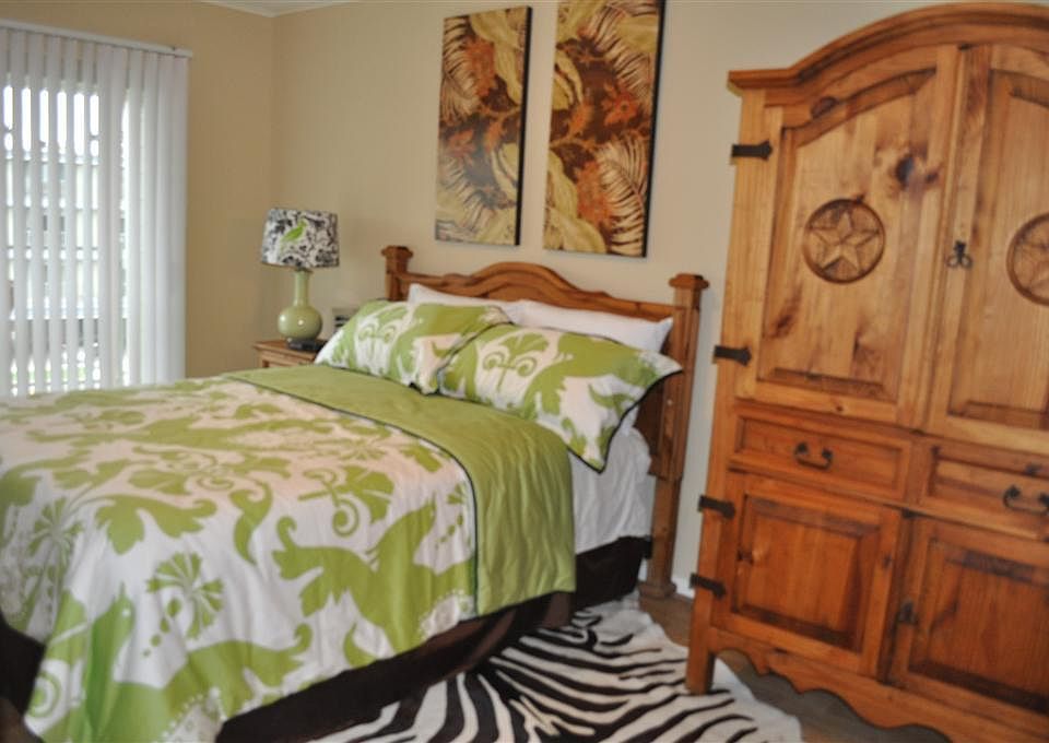 Master Bedroom with Queen bed