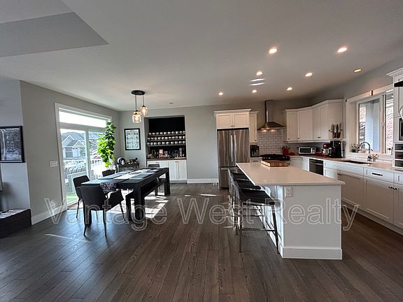 4th image of 284A Upper Canyon Dr N