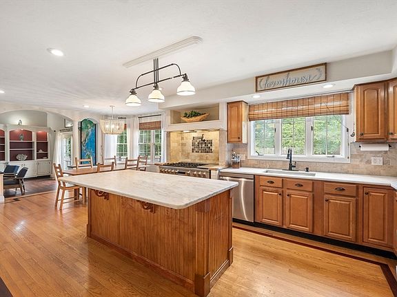 2nd image of 103 Wapping Rd