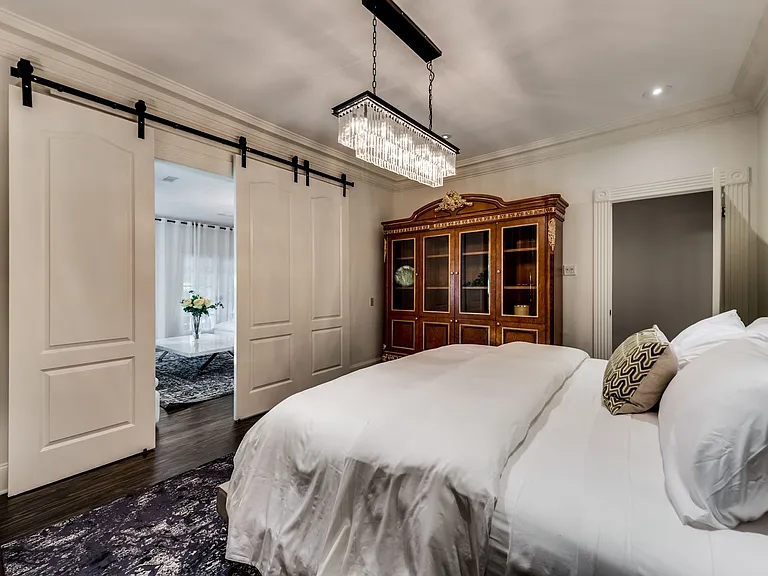 Grand Manor — Photo 15