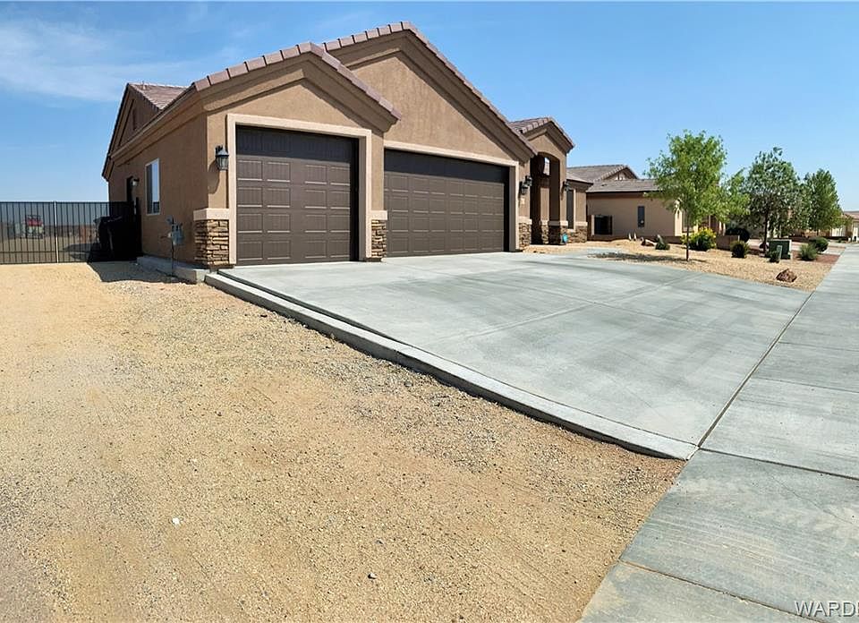 1st image of 3261 Isador Ave