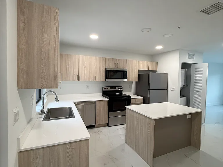 565 W 77th St #B — Photo 2