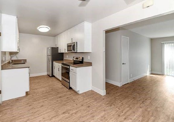 2nd image of 1855 Whitwood Ln APT 4