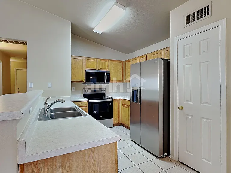 12710 W Via Camille — Photo 3