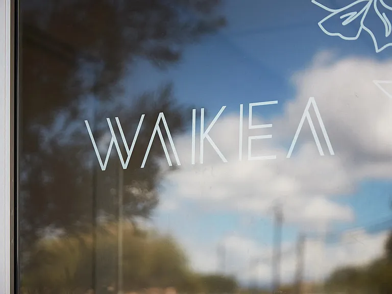 WakeaGardens_Exterior_WakeaDecalOnWindow