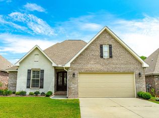 33 Thornbury Ln, Hattiesburg, MS 39402
