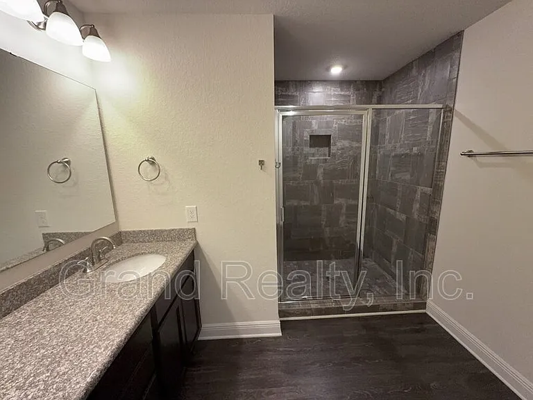 5033 Peach Dr — Photo 11